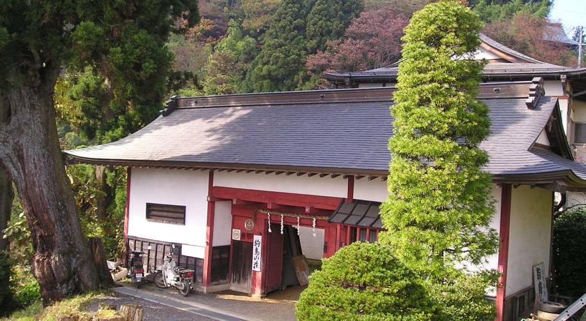 御岳山 宿坊 駒鳥山荘 外観