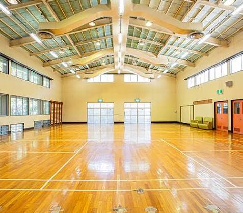 体育館 バドミントン練習風景