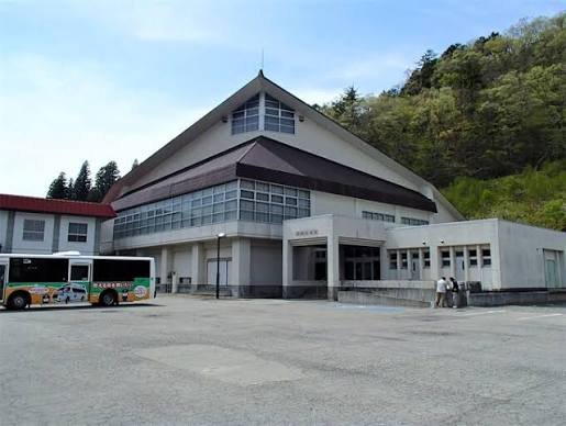 敷地内 併設体育館アリーナ内観
