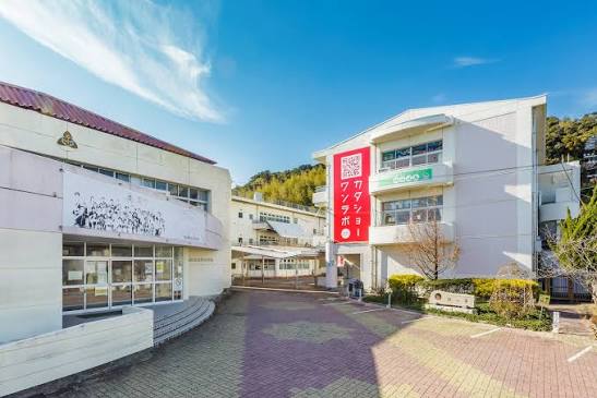 遊んで泊まれる小学校 カタショー 外観・校舎