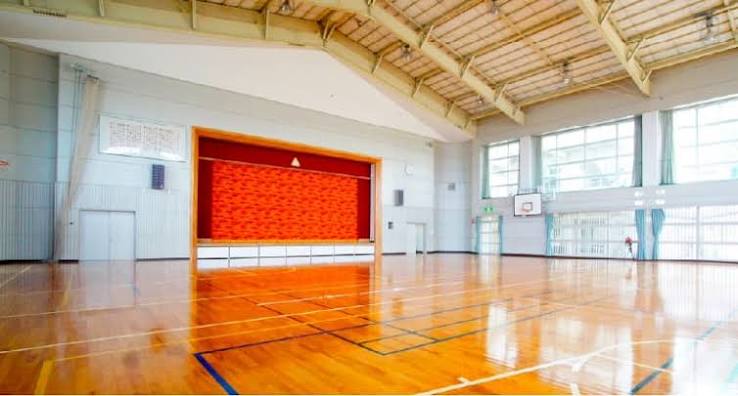 敷地内 併設体育館アリーナ内観