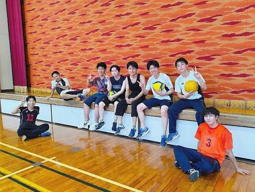 体育館 バドミントン練習・試合風景