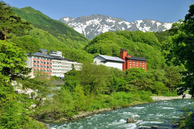 水上温泉 源泉湯の宿 松乃井 外観・日本庭園