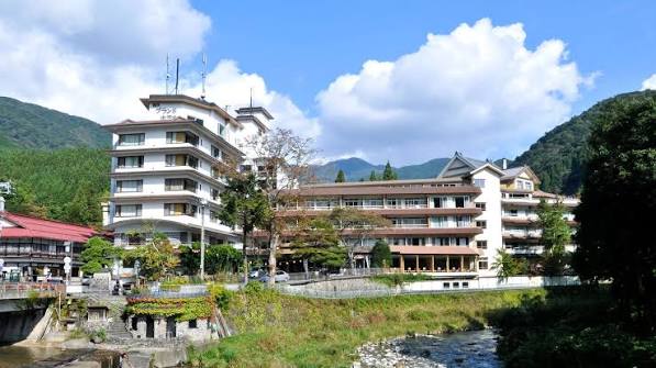 四万温泉 四万グランドホテル 外観