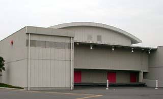 敷地内 併設体育館アリーナ内観
