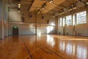体育館 バドミントン練習・試合風景